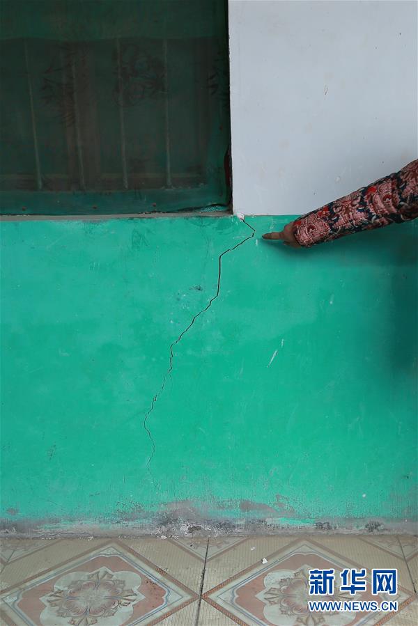 （新華視點&middot;圖文互動）（4）挖掘作業(yè)距漢墓中心僅20米，村民住房出現(xiàn)裂縫&hellip;&hellip;&ldquo;造地&rdquo;如何變挖山？