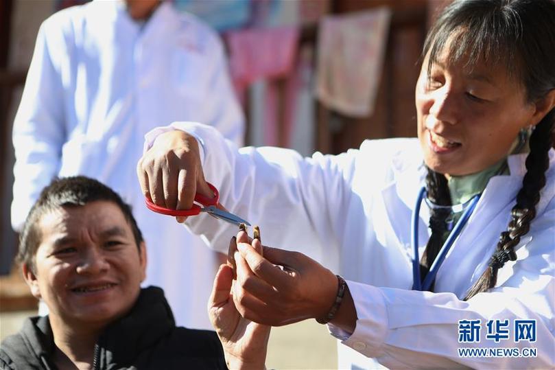 （新華全媒頭條&middot;圖文互動）（7）大峽谷里的&ldquo;背簍醫(yī)生&rdquo;