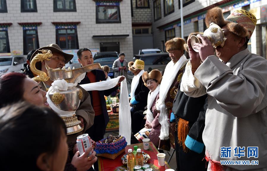 （兩會(huì)前夕看落實(shí)&middot;圖文互動(dòng)）（4）格?；ㄩ_ 幸福路寬&mdash;&mdash;西藏落實(shí)習(xí)近平總書記全國兩會(huì)重要講話精神紀(jì)實(shí)