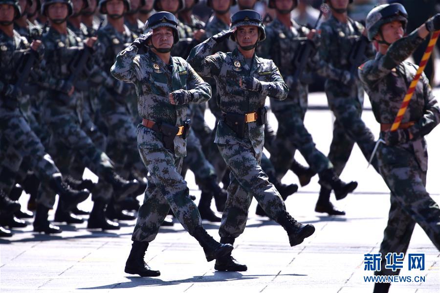 （新華全媒頭條&middot;強(qiáng)軍思想引領(lǐng)新征程&middot;圖文互動）（4）那一刻，我們光榮接受檢閱