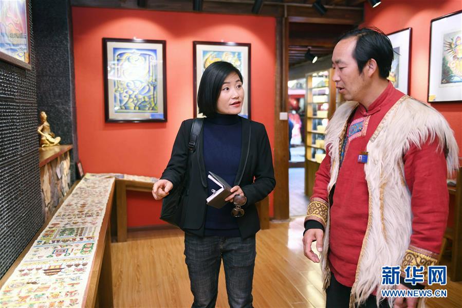 (新春走基層·代表委員履職·圖文互動)(5)打通公共文化服務“最后一公里”——全國人大代表范永貞履職剪影