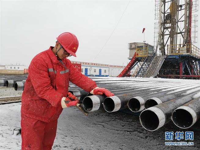 （走基層 聽民聲&middot;圖文互動）（2）&ldquo;條件進(jìn)步了，好作風(fēng)沒變&rdquo;&mdash;&mdash;記者夜守大慶油田1205鉆井隊