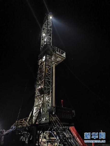 （走基層 聽民聲&middot;圖文互動）（3）&ldquo;條件進(jìn)步了，好作風(fēng)沒變&rdquo;&mdash;&mdash;記者夜守大慶油田1205鉆井隊