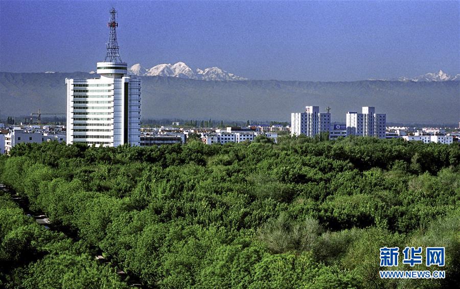 (壯麗70年·奮斗新時代·圖文互動)(2)記者蹲點(diǎn)手記:感受“戈壁明珠”嶄新容顏