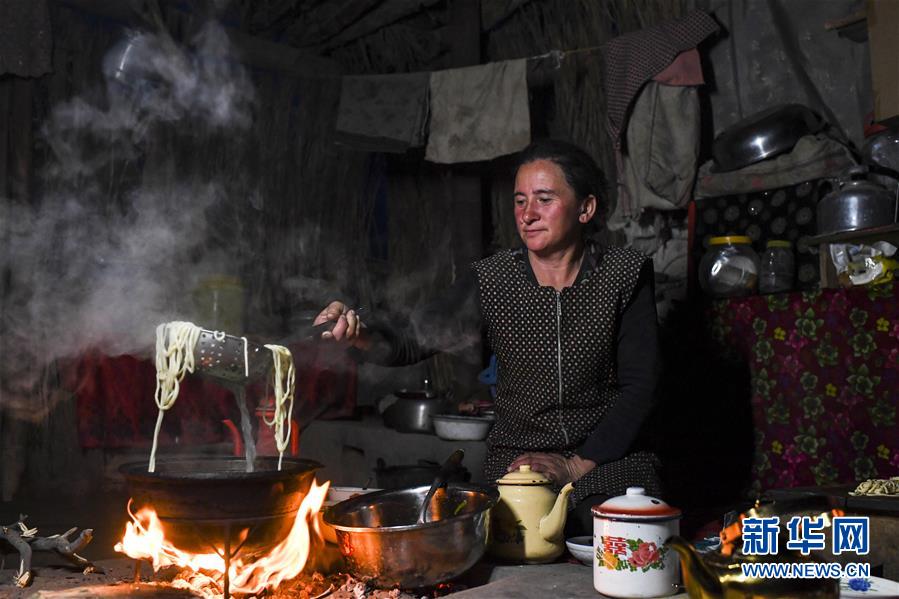 （新華全媒頭條&middot;圖文互動(dòng)）（5）一步千年，&ldquo;最后的沙漠部落&rdquo;遷入新家園