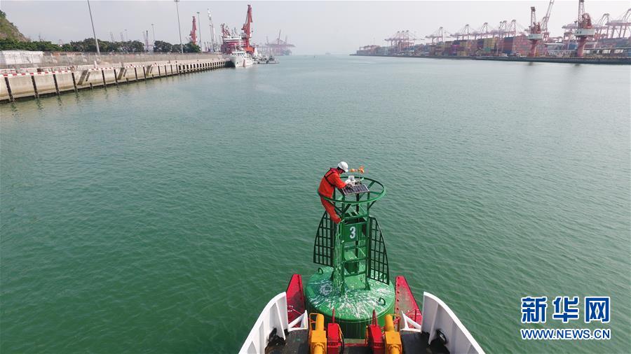 (新華全媒頭條·圖文互動)(10)守望——記舢舨洲“島主”黃燦明一門四代航標(biāo)工