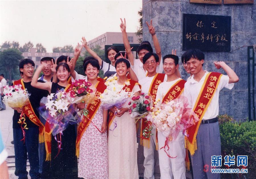 (新華全媒頭條·圖文互動)(1)大漠小城的別樣青春——記內(nèi)地青年學(xué)子扎根新疆且末教書育人