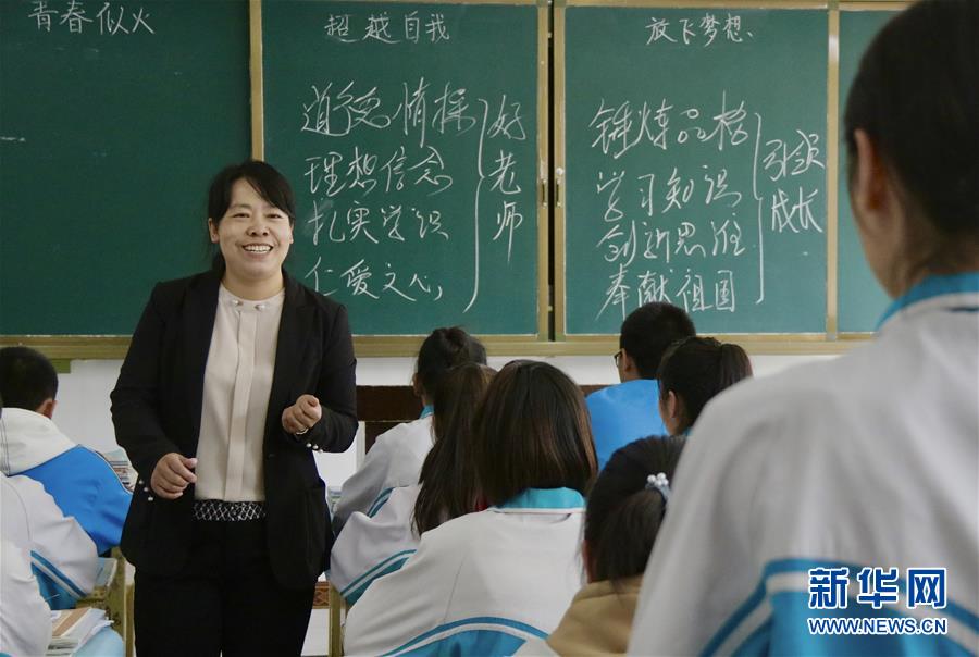 (新華全媒頭條·圖文互動)(3)大漠小城的別樣青春——記內(nèi)地青年學(xué)子扎根新疆且末教書育人