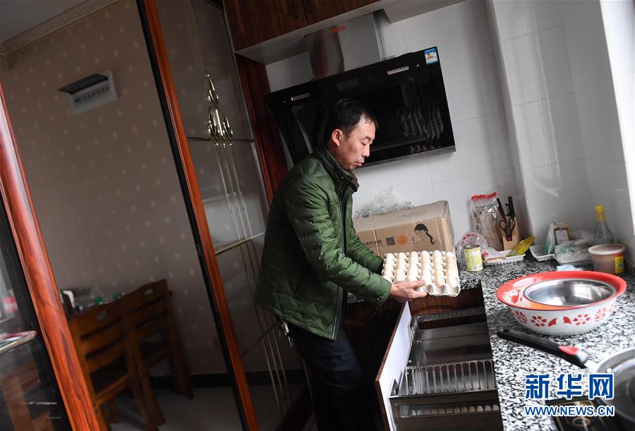 （新華全媒頭條&middot;圖文互動(dòng)）（7）春暉沐浴寶塔山&mdash;&mdash;寫(xiě)在延安各縣整體脫貧摘帽之際