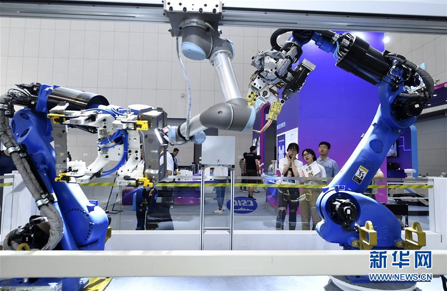 （新華全媒頭條&middot;圖文互動(dòng)）（5）擁抱智能新時(shí)代：世界智能大會(huì)釋放了哪些新信號(hào)？