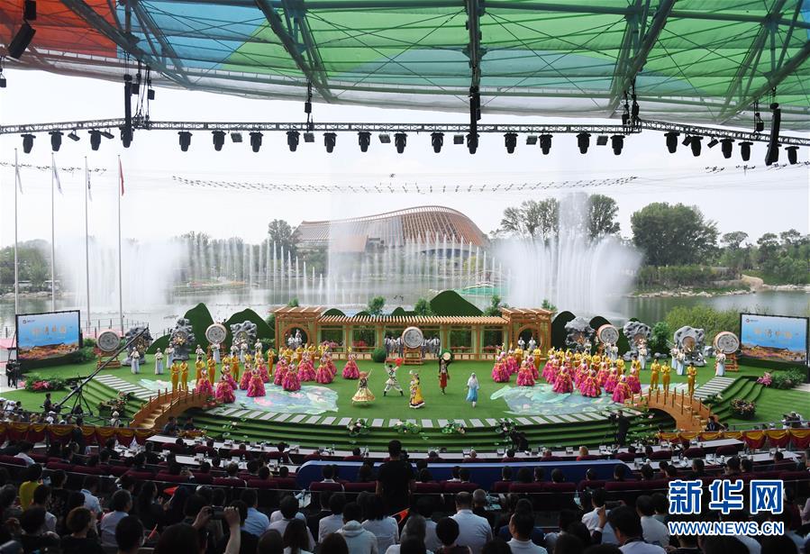 (在習(xí)近平新時代中國特色社會主義思想指引下——新時代新作為新篇章·圖文互動)(1)從世園會“看”中國綠色發(fā)展之路——寫在北京世園會“中國國家館日”到來之際