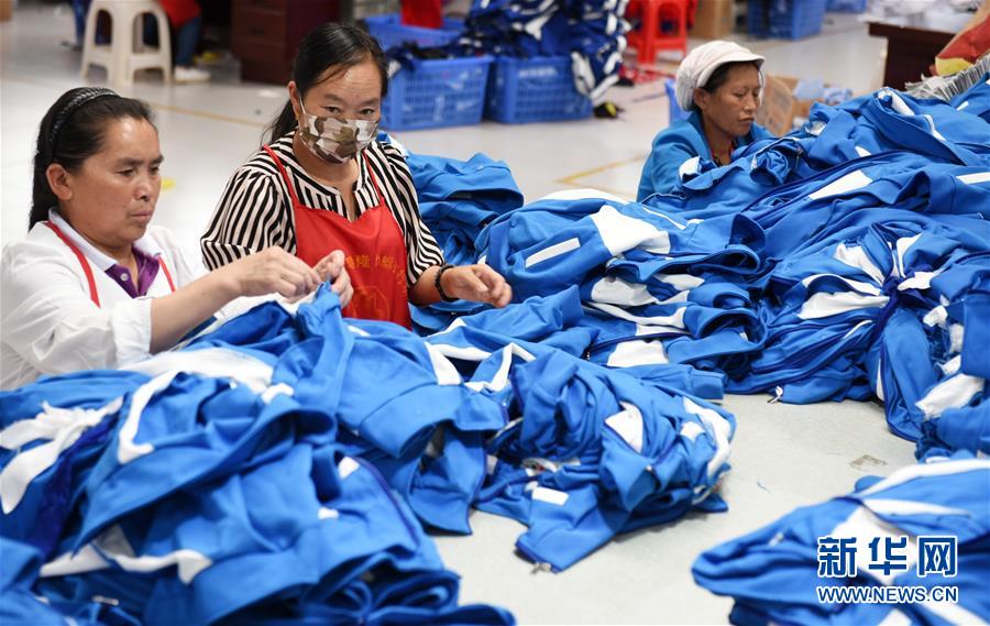 (壯麗70年·奮斗新時代·圖文互動)(10)奮進的阿妹戚托——貴州三寶彝族鄉(xiāng)整鄉(xiāng)搬遷見聞