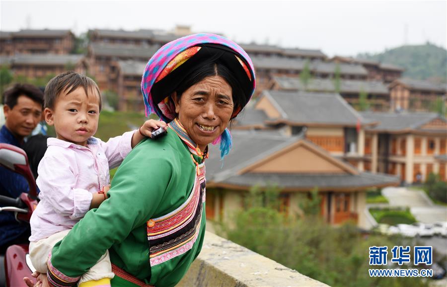 (壯麗70年·奮斗新時代·圖文互動)(12)奮進的阿妹戚托——貴州三寶彝族鄉(xiāng)整鄉(xiāng)搬遷見聞