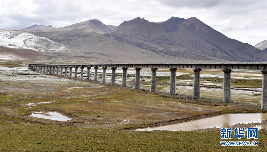 （新華全媒頭條&middot;壯麗70年&middot;奮斗新時(shí)代&middot;圖文互動）（14）開拓雪域高原的夢想之路&mdash;&mdash;來自青藏鐵路的蹲點(diǎn)報(bào)告