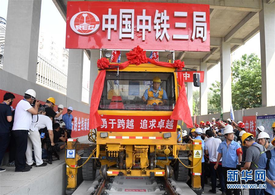 （新華全媒頭條&middot;圖文互動(dòng)）（1）百年&ldquo;筑夢(mèng)&rdquo;的榮光&mdash;&mdash;寫(xiě)在京張高鐵全線(xiàn)軌道貫通之際