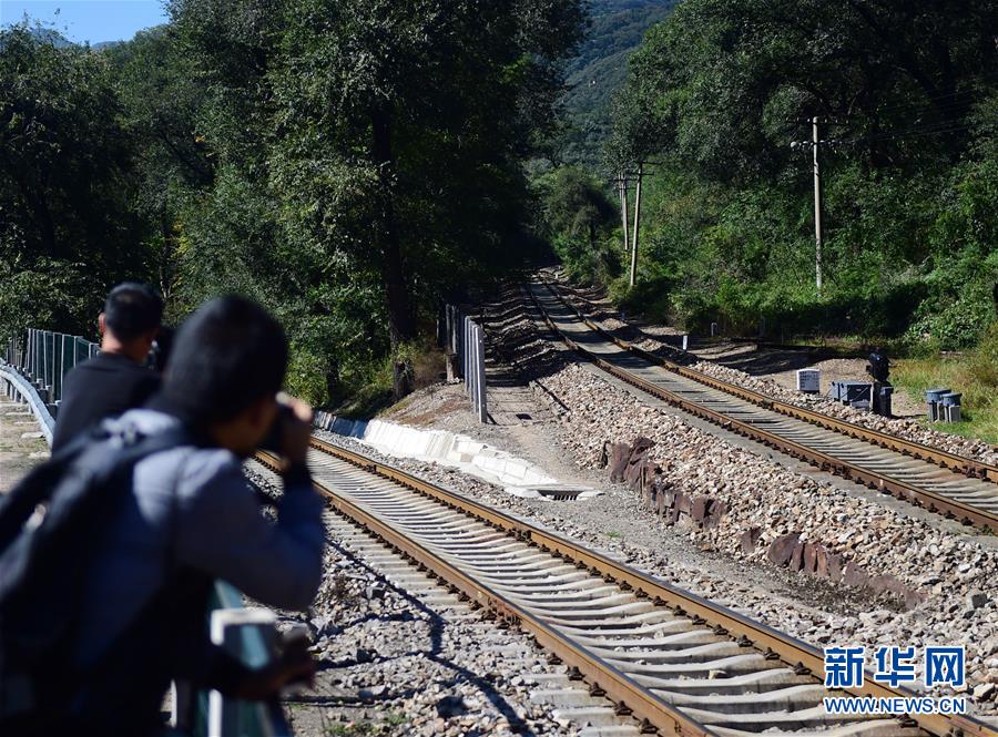 （新華全媒頭條&middot;圖文互動(dòng)）（9）百年&ldquo;筑夢(mèng)&rdquo;的榮光&mdash;&mdash;寫(xiě)在京張高鐵全線(xiàn)軌道貫通之際