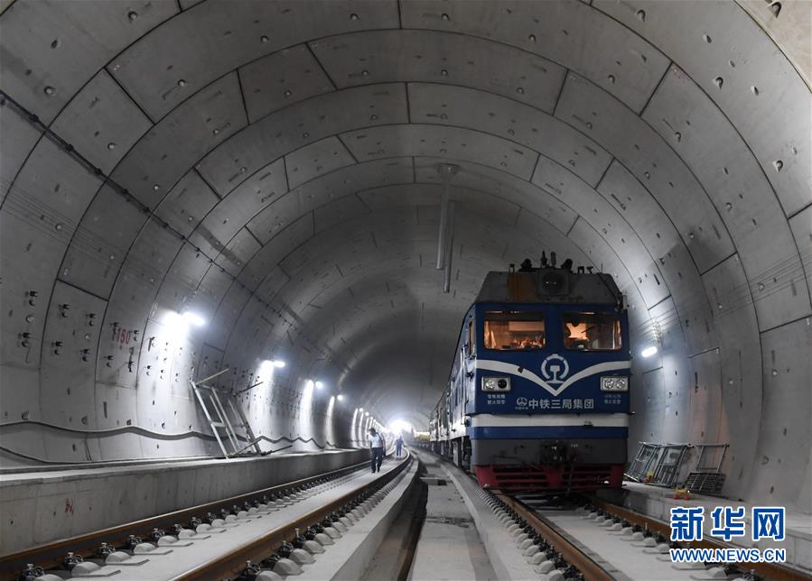 （新華全媒頭條&middot;圖文互動(dòng)）（3）百年&ldquo;筑夢(mèng)&rdquo;的榮光&mdash;&mdash;寫(xiě)在京張高鐵全線(xiàn)軌道貫通之際