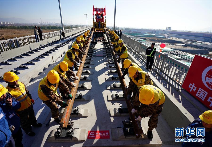 （新華全媒頭條&middot;圖文互動(dòng)）（7）百年&ldquo;筑夢(mèng)&rdquo;的榮光&mdash;&mdash;寫(xiě)在京張高鐵全線(xiàn)軌道貫通之際