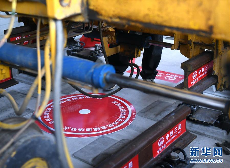 （新華全媒頭條&middot;圖文互動(dòng)）（4）百年&ldquo;筑夢(mèng)&rdquo;的榮光&mdash;&mdash;寫(xiě)在京張高鐵全線(xiàn)軌道貫通之際