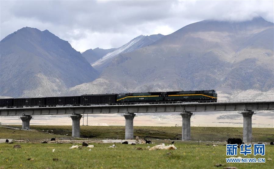 （壯麗七十年&middot;奮斗新時(shí)代&middot;圖文互動(dòng)）（4）天路，讓世界屋脊不再遙遠(yuǎn)