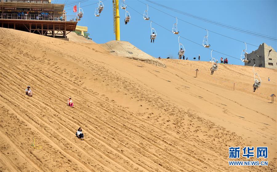 (權(quán)威訪談·聚焦中國(guó)經(jīng)濟(jì)亮點(diǎn)·圖文互動(dòng))(7)防治土地荒漠化 推動(dòng)綠色發(fā)展——專(zhuān)訪國(guó)家林業(yè)和草原局副局長(zhǎng)劉東生