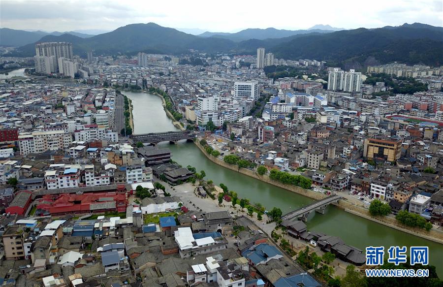 （新華全媒頭條&middot;不忘初心、牢記使命&mdash;&mdash;記者再走長征路&middot;圖文互動）（3）風(fēng)展紅旗如畫&mdash;&mdash;來自長征出發(fā)地長汀、寧化的紅色信仰報告 