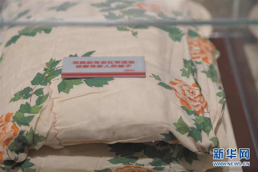 （壯麗70年&middot;奮斗新時(shí)代&mdash;&mdash;記者再走長(zhǎng)征路&middot;圖文互動(dòng)）（2）半條被子折射軍民魚水情