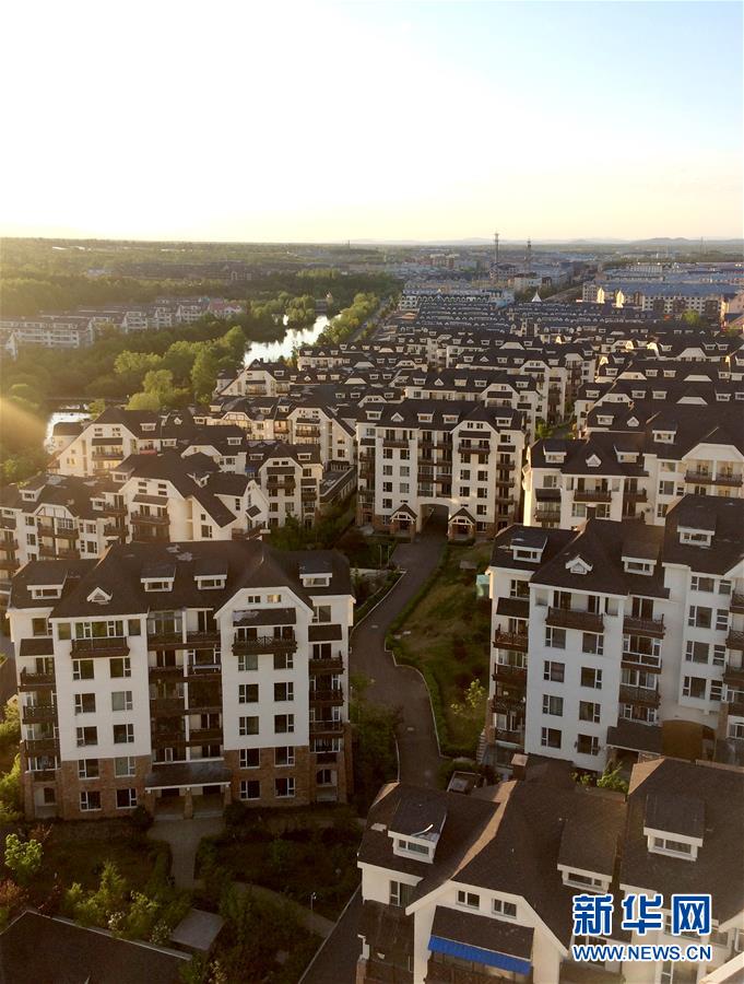 （在習近平新時代中國特色社會主義思想指引下&mdash;&mdash;新時代新作為新篇章&middot;圖文互動）（2）在這里，遇見&ldquo;詩和遠方&rdquo;&mdash;&mdash;長白山下&ldquo;第一鎮(zhèn)&rdquo;的全域旅游實踐