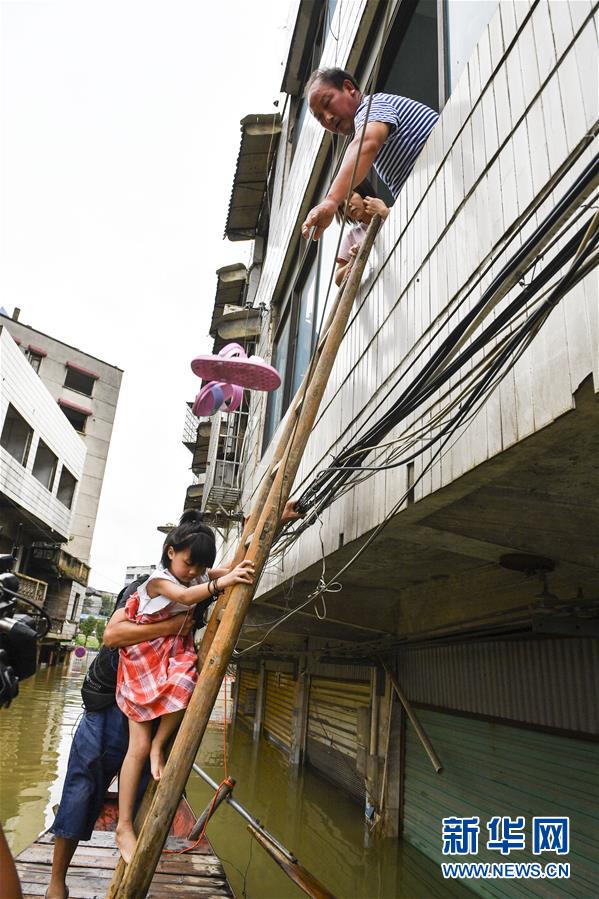 （抗洪搶險(xiǎn)&middot;圖文互動(dòng)）（2）洪水來時(shí)，那暖心的民間救援