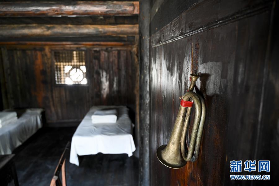 （壯麗70年&middot;奮斗新時(shí)代&mdash;&mdash;記者再走長(zhǎng)征路&middot;圖文互動(dòng)）（4）手捧棉被憶紅軍：走了那么多年，我們都念他們的好