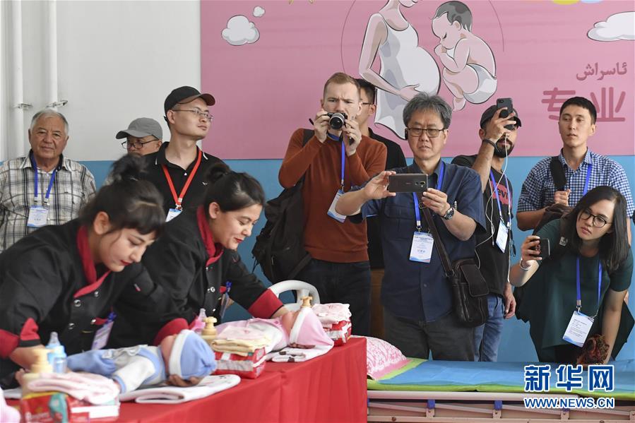 (圖文互動)(3)24國媒體記者探訪新疆 感受社會穩(wěn)定民生改善 認(rèn)可去極端化成就