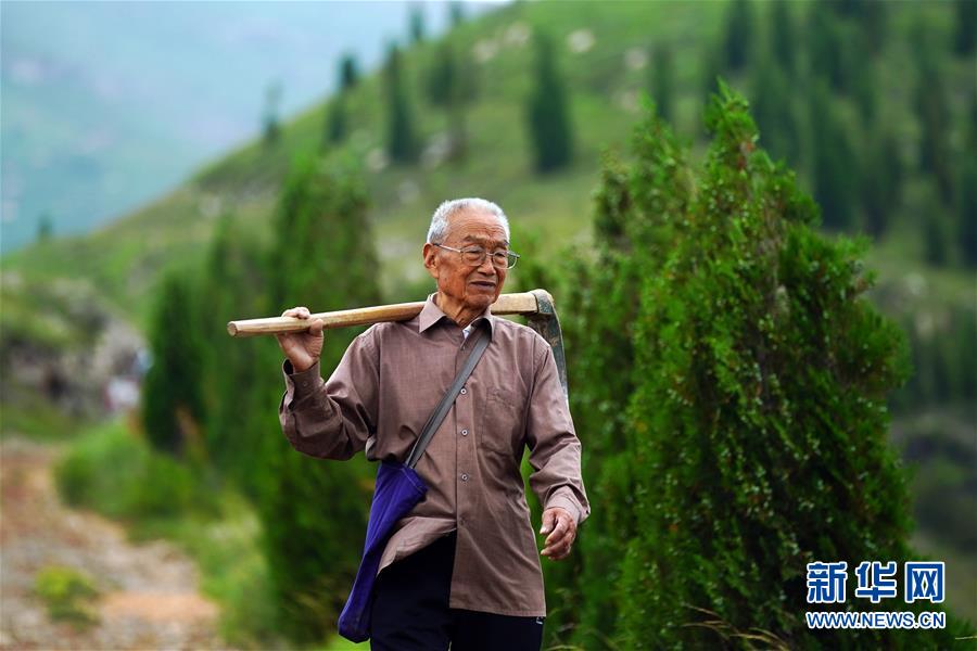 （在習(xí)近平新時(shí)代中國特色社會(huì)主義思想指引下&mdash;&mdash;新時(shí)代新作為新篇章&middot;圖文互動(dòng)）（8）中條山下綠意濃&mdash;&mdash;一個(gè)&ldquo;資源窮縣&rdquo;的生態(tài)發(fā)展之路