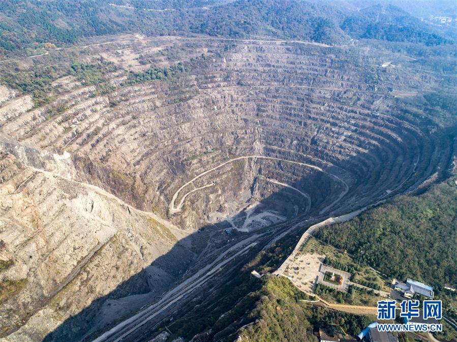 (壯麗70年·奮斗新時(shí)代——共和國(guó)發(fā)展成就巡禮·圖文互動(dòng))(2)潮涌楚天闊——湖北砥礪奮進(jìn)70年譜寫高質(zhì)量發(fā)展華章