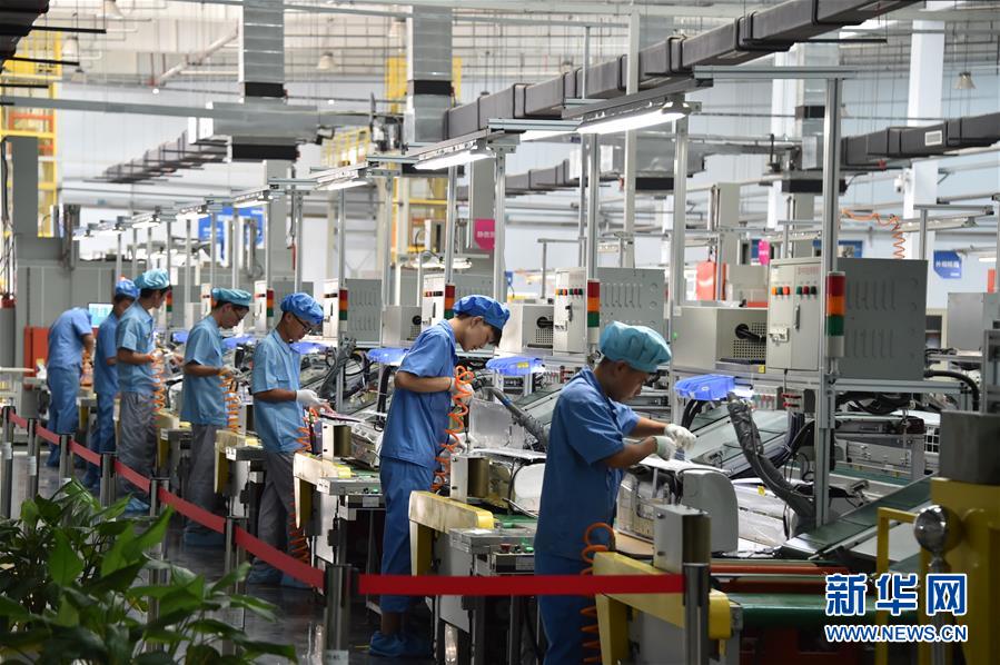 (新華全媒頭條·圖文互動(dòng))(7)億萬人民的奮斗史詩——獻(xiàn)給共和國70年光輝歷史的創(chuàng)造者