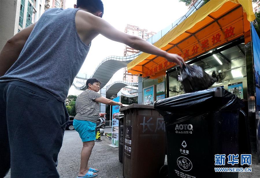 （新華視點(diǎn)&middot;圖文互動）（3）上海垃圾分類&ldquo;滿月&rdquo;：&ldquo;拎得清&rdquo;了，&ldquo;守得住&rdquo;么？