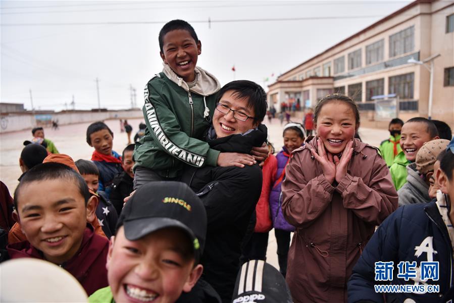 （不忘初心、牢記使命&middot;圖文互動(dòng)）（1）青春之花綻放五千米云端&mdash;&mdash;記扎根海拔最高縣小學(xué)教師夫妻杜安東、曹曉花