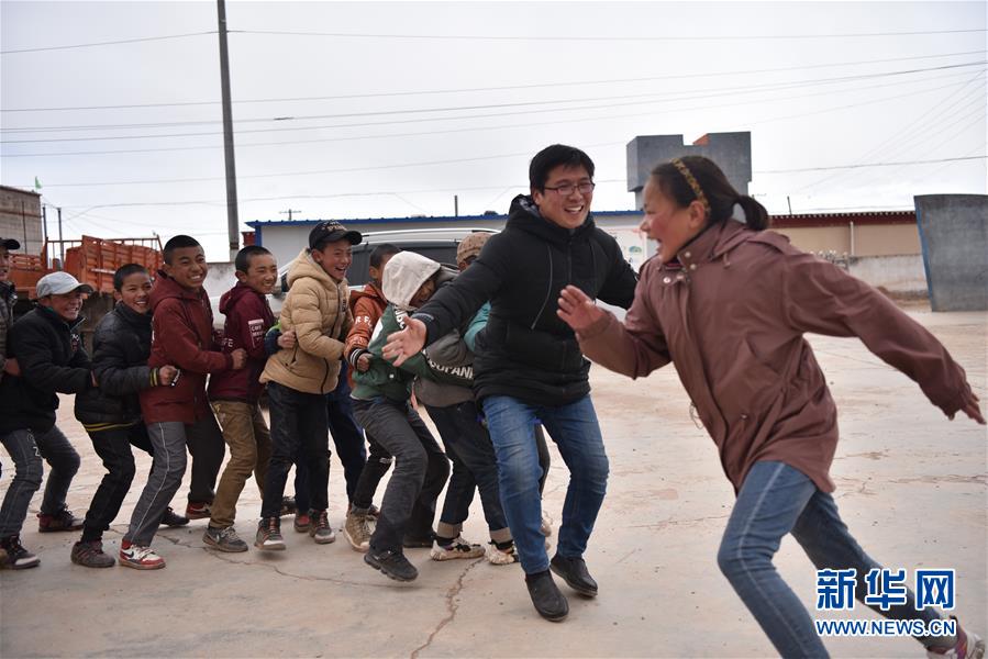 （不忘初心、牢記使命&middot;圖文互動）（7）青春之花綻放五千米云端&mdash;&mdash;記扎根海拔最高縣小學教師夫妻杜安東、曹曉花