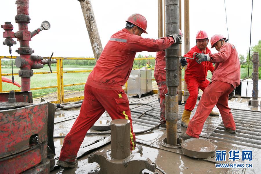 （新華全媒頭條&middot;圖文互動(dòng)）（8）百年油田正青春&mdash;&mdash;記新時(shí)代大慶精神大慶人