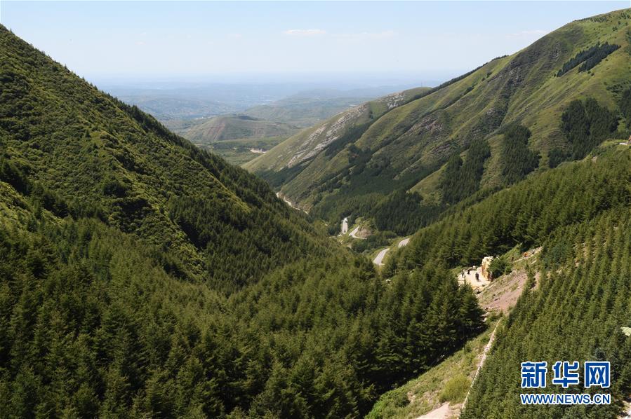 (壯麗70年·奮斗新時(shí)代——記者再走長征路·圖文互動)(3)追憶紅色經(jīng)典——《清平樂·六盤山》的誕生