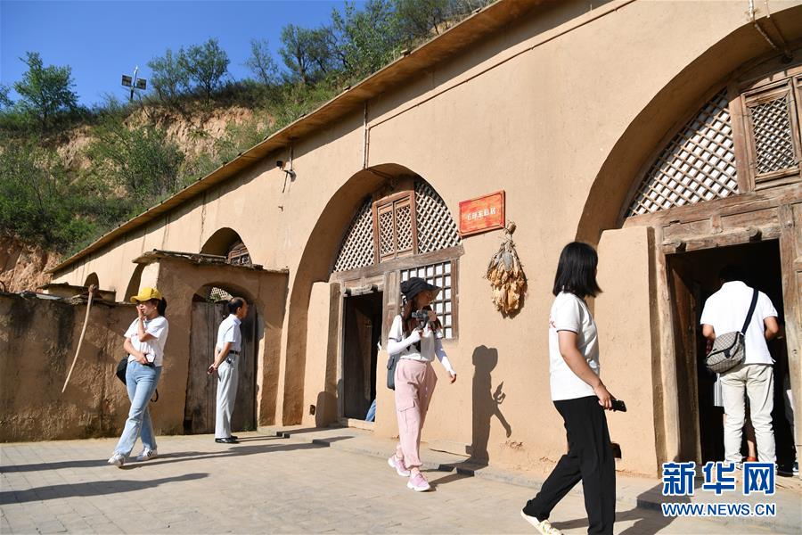 （新華全媒頭條&middot;壯麗70年&middot;奮斗新時(shí)代&mdash;&mdash;記者再走長(zhǎng)征路&middot;圖文互動(dòng)）（9）紅星，從這里照耀中國&mdash;&mdash;陜北見證中國革命的歷史轉(zhuǎn)折