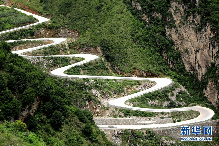 （在習(xí)近平新時(shí)代中國(guó)特色社會(huì)主義思想指引下&mdash;&mdash;新時(shí)代新作為新篇章&middot;總書(shū)記關(guān)心的百姓身邊事&middot;圖文互動(dòng)）（2）&ldquo;四好農(nóng)村路&rdquo;：通向幸福，通向遠(yuǎn)方