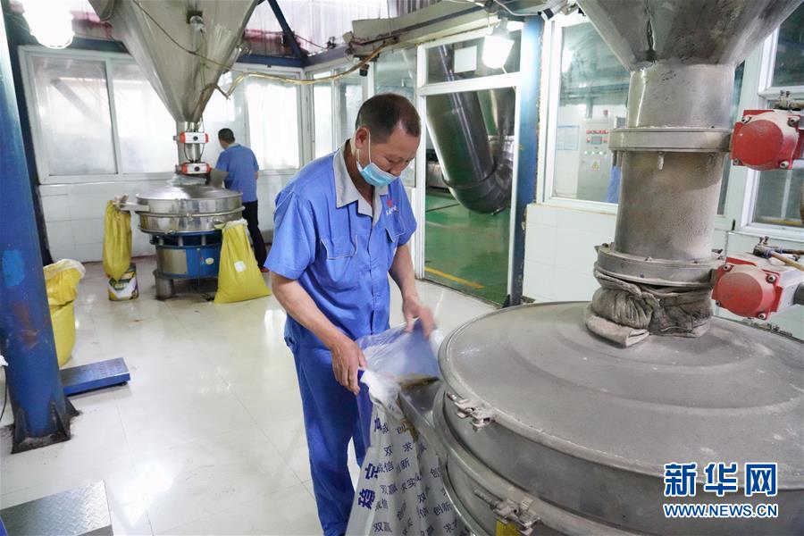 （在習(xí)近平新時(shí)代中國(guó)特色社會(huì)主義思想指引下&mdash;&mdash;新時(shí)代新作為新篇章&middot;總書記關(guān)心的百姓身邊事&middot;圖文互動(dòng)）（2）大污染變身&ldquo;大寶藏&rdquo;：治理畜禽糞污，他們這樣干！