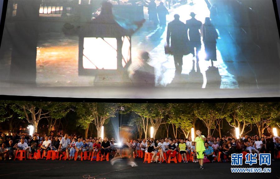 (壯麗70年·奮斗新時(shí)代——共和國(guó)發(fā)展成就巡禮·圖文互動(dòng))(4)人民至上的生動(dòng)實(shí)踐——共和國(guó)民生發(fā)展成就巡禮