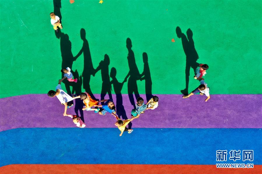 （在習(xí)近平新時(shí)代中國(guó)特色社會(huì)主義思想指引下&mdash;&mdash;新時(shí)代新作為新篇章&middot;總書(shū)記關(guān)心的百姓身邊事&middot;圖文互動(dòng)）（3）特別的愛(ài)，給特別的你&mdash;&mdash;特殊教育的別樣風(fēng)景