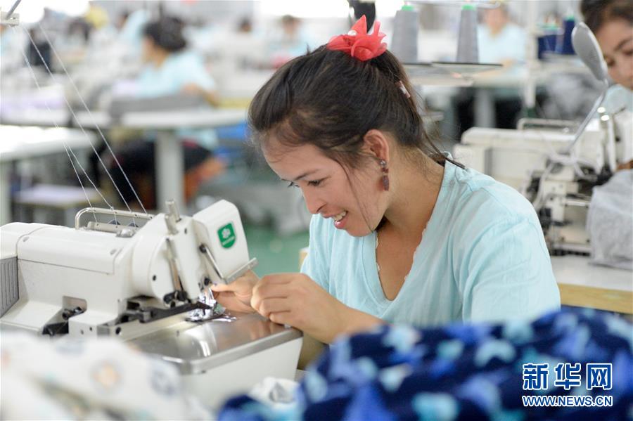 （決戰(zhàn)決勝脫貧攻堅(jiān)&middot;圖文互動(dòng)）（2）&ldquo;她力量&rdquo;托起南疆脫貧攻堅(jiān)&ldquo;新引擎&rdquo;