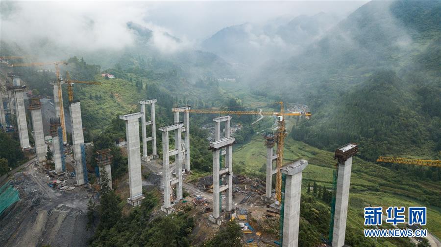 （壯麗70年&middot;奮斗新時(shí)代&mdash;&mdash;共和國(guó)發(fā)展成就巡禮）（8）人暢其行、貨暢其流&mdash;&mdash;共和國(guó)交通運(yùn)輸業(yè)發(fā)展成就巡禮