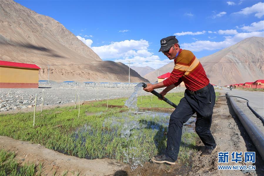 （決戰(zhàn)決勝脫貧攻堅(jiān)&middot;圖文互動(dòng)）（8）&ldquo;云端上的縣城&rdquo;脫貧記