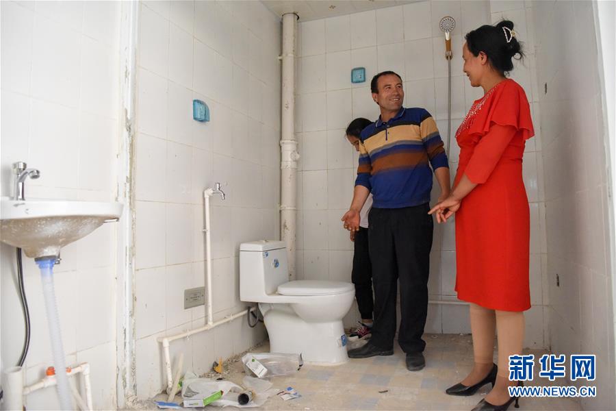 (決戰(zhàn)決勝脫貧攻堅(jiān)·圖文互動(dòng))(3)拋在舊鄉(xiāng)的“火墻”——新疆易地扶貧搬遷安置點(diǎn)見聞