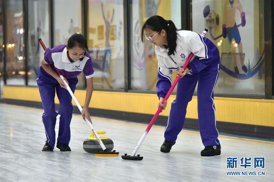 （體育&middot;圖文互動）（4）（在習近平新時代中國特色社會主義思想指引下&mdash;&mdash;新時代新作為新篇章&middot;總書記關心的百姓身邊事）奔跑吧，少年！&mdash;&mdash;體育讓孩子們插上強壯的翅膀（配本社同題文字稿）