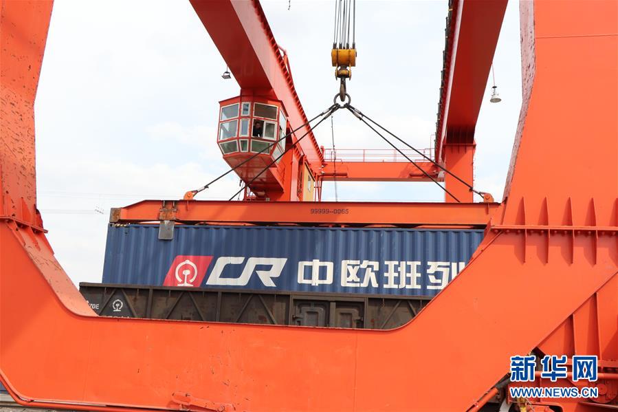 (圖文互動(dòng))(1)鐵路貨場三十余載 見證外貿(mào)發(fā)展變化